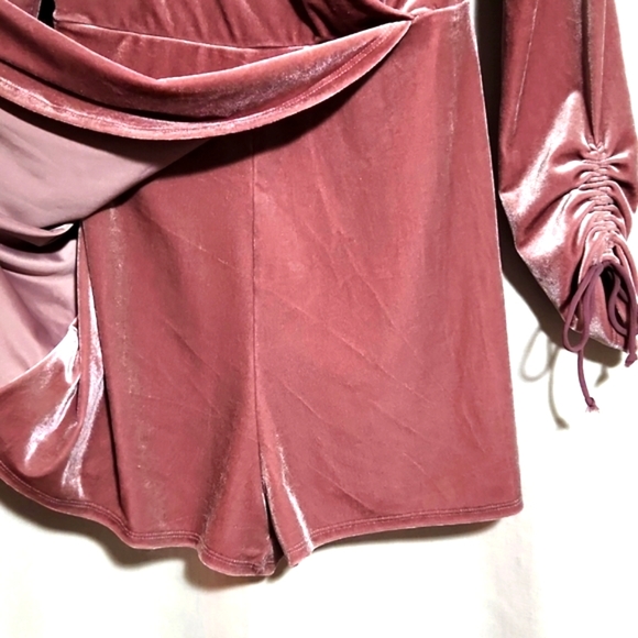 Urban Outfitters Rose Velvet Women's Faux Wrap Romper Skort Dress Medium - Picture 4 of 7